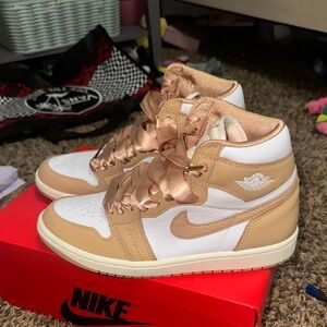 Nike JORDANS Women's Beige and White barely worn!!!